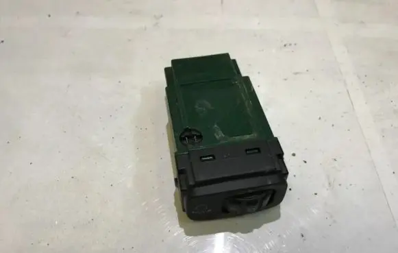 Mitsubishi Pajero Headlight level height control switch