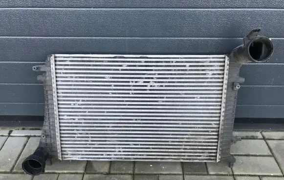 Volkswagen PASSAT B6 Intercooler radiator 3C0145803G