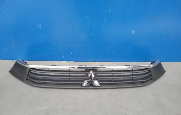 Mitsubishi ASX Front bumper upper radiator grill 6402A444