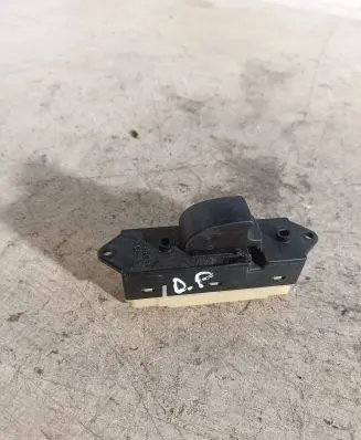 Mitsubishi Grandis Electric window control switch 8608A022 515141