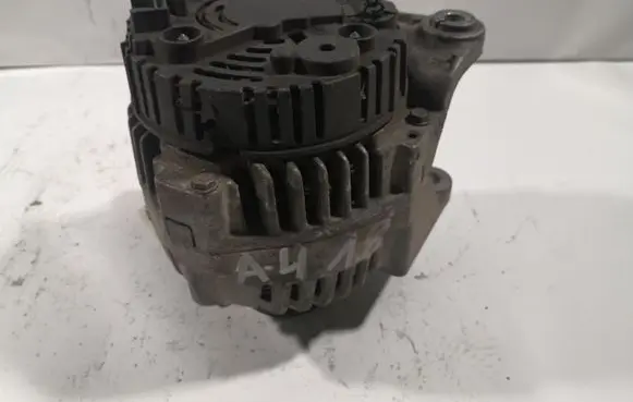 Audi A4 S4 B5 8D Generator/alternator