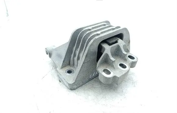 Volkswagen Crafter Engine mount bracket