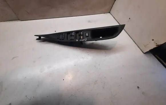 Mazda 6 Electric window control switch GJ6A684L6