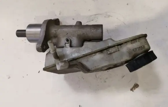 Ford Focus Master brake cylinder