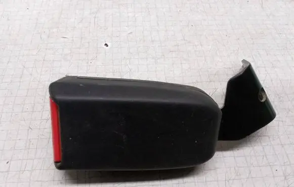 Subaru Legacy Front seatbelt buckle T8701 G3472