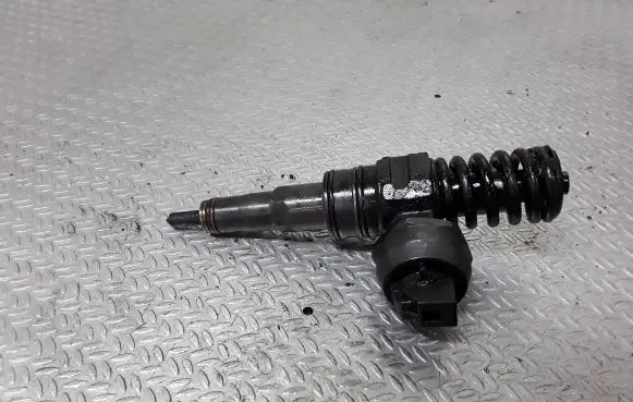 Seat Ibiza III (6L) Fuel injector 045130073T