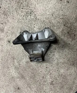 BMW 5 F10 F11 Gearbox mounting bracket 6776867 13807410