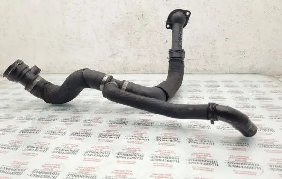 Audi A6 S6 C5 4B Engine coolant pipe/hose 06B121121