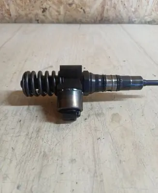 Fuel injector
