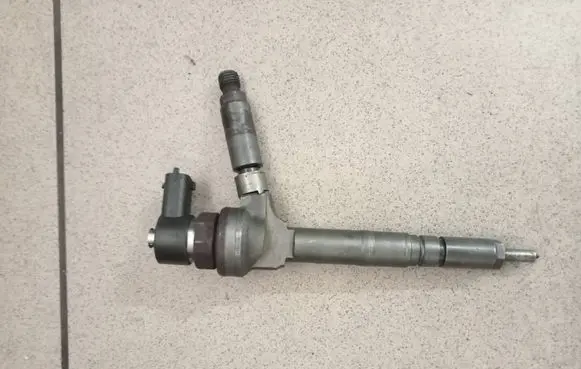 Opel Astra H Fuel injector 0445110175