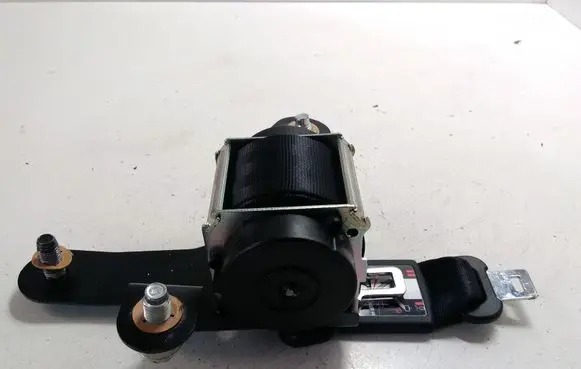 Middle seatbelt (rear)