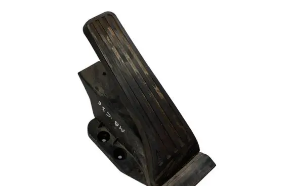 Mercedes-Benz C W204 Accelerator throttle pedal a2043000004