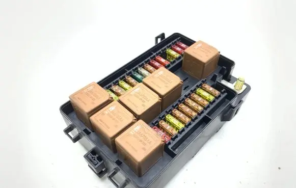 Jaguar XK8 - XKR Fuse box set LJE2822BA 518764006