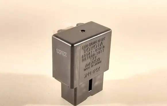 Toyota Prius (XW30) Rear light relay 895A147010 0618001011