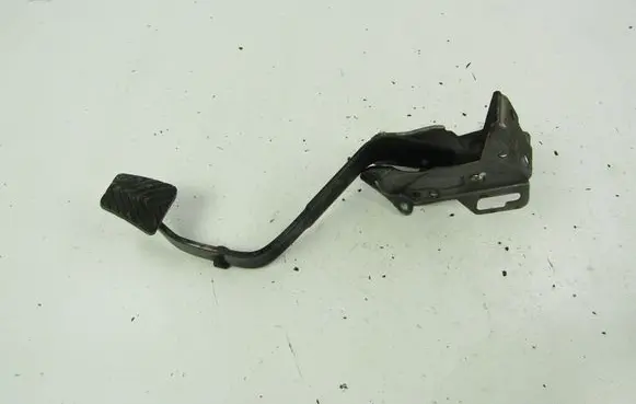 Mitsubishi Lancer Clutch pedal 