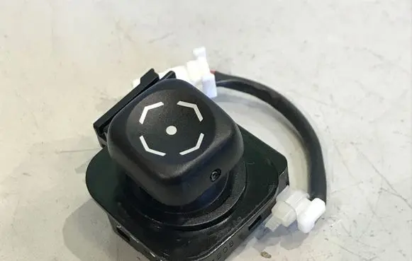 Toyota Avensis T270 Steering wheel adjustment switch 
