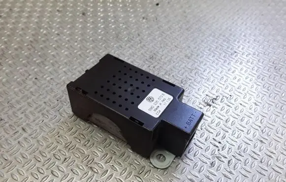 Volkswagen Golf Plus Aerial antenna amplifier 5M0035570B