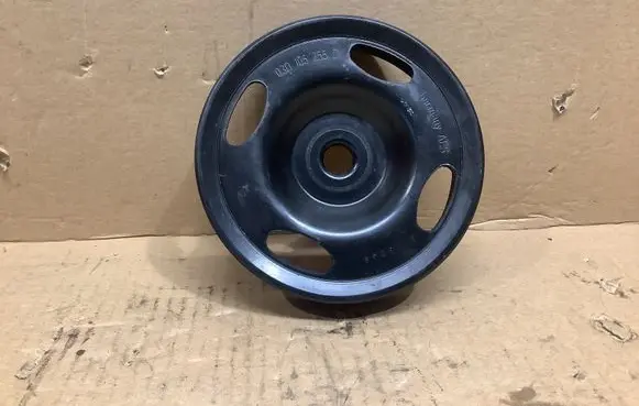 Volkswagen Golf VI Crankshaft pulley 03D105255D