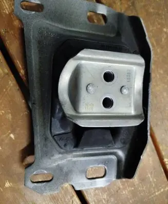 DS Automobiles 7 Crossback Gearbox mount 9813699680