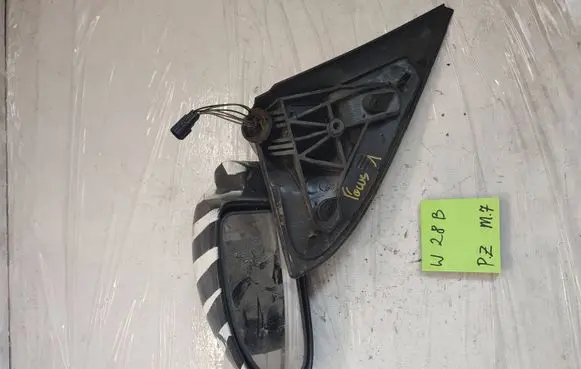 Ford Focus Manual wing mirror 8974651