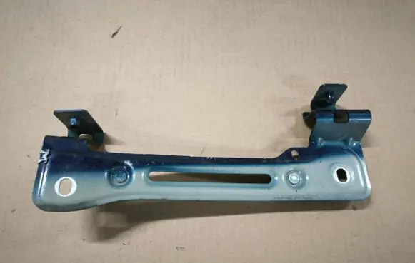 Audi Q7 4M Fender mounting bracket 4M0821432
