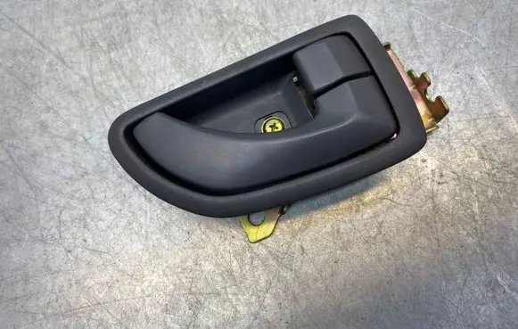 KIA Sorento Front door interior handle 826223E000