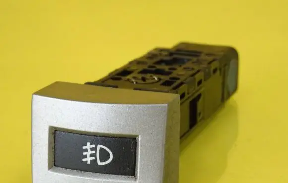 Fog light switch