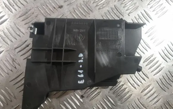 BMW 5 E60 E61 Cup holder 7063410