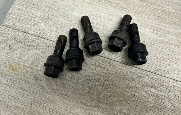 Porsche Taycan 9J1 Nuts/bolts WHT004676A