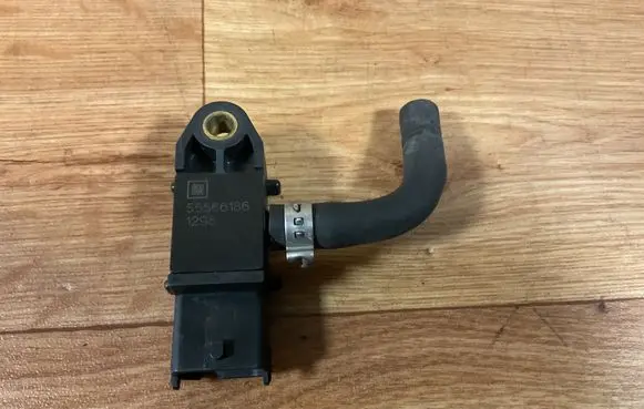 Opel Insignia A Exhaust gas pressure sensor 55566186 1298