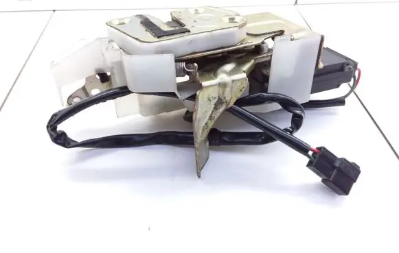 Mazda 323 F Rear door lock