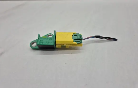 Volkswagen Golf V Airbag deployment crash/impact sensor 1K0909606C 1K0909606CSME 6Q0972623S