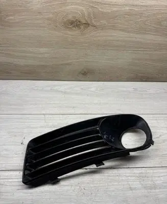Volkswagen Sharan Front fog light trim/grill 7M7853683A