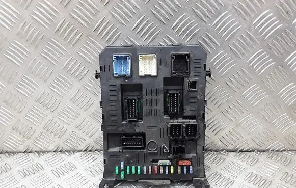 Citroen C5 Fuse module 9663510480