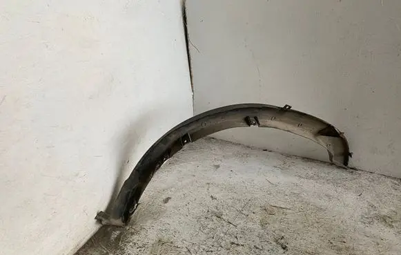 Iveco Daily 40.8 Fender trim (molding)