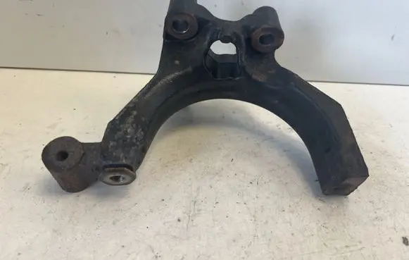 Skoda Octavia Mk3 (5E) Engine mounting bracket 94l425