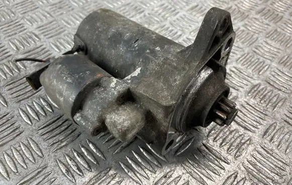 Volkswagen Golf IV Starter motor 001121006