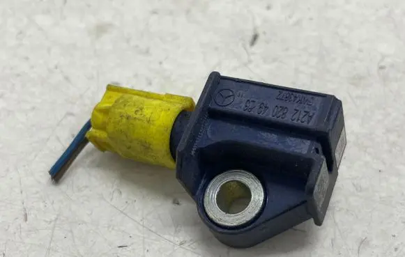 Mercedes-Benz E W212 Airbag deployment crash/impact sensor A2128204926