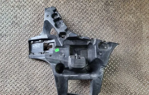 Rear bumper mounting bracket