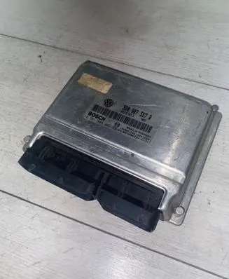Volkswagen PASSAT B5 Engine control unit/module 3B0907557R 1039S01318 0261208003