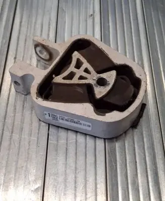Ford Fusion II Engine mount bracket DP536P082CB 16240