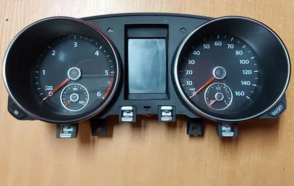 Volkswagen Golf VI Speedometer (instrument cluster) 5K0920970E