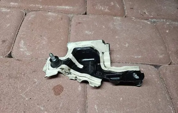 Opel Crossland X Timing chain cover 9815884380