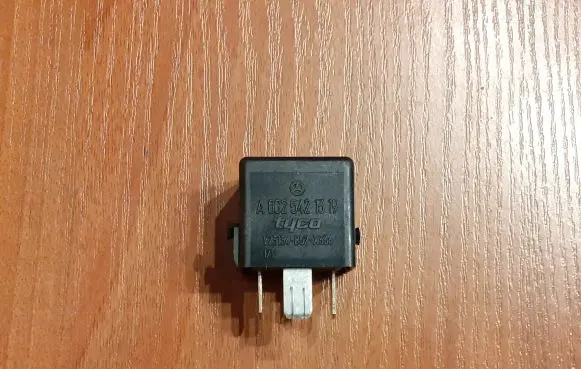 Mercedes-Benz C W202 Other relay 2096 A0025421319