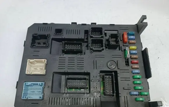 Peugeot 307 Fuse module 9660105680