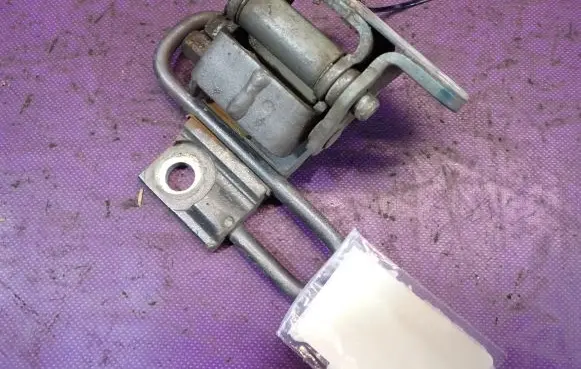 Front door lower hinge