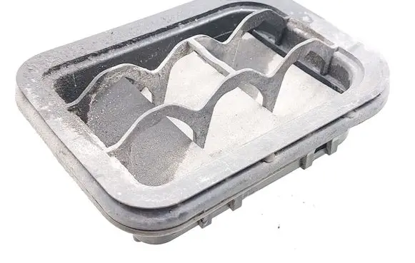 Audi A3 S3 8P Quarter panel pressure vent 1H0819465E