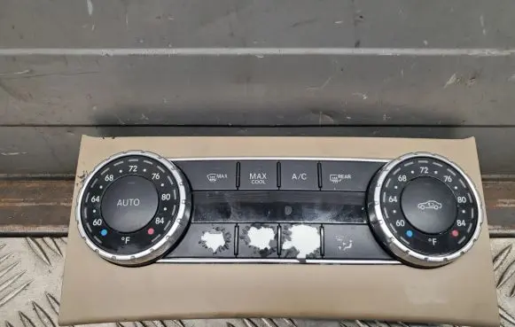 Mercedes-Benz C W204 Climate control unit A2049006808 A2046809208