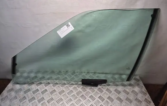 Audi 80 90 S2 B4 Front door window glass four-door 