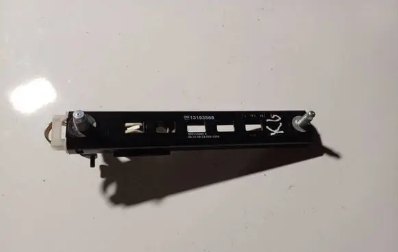 Opel Zafira B Seat belt adjustment rail GM13193568